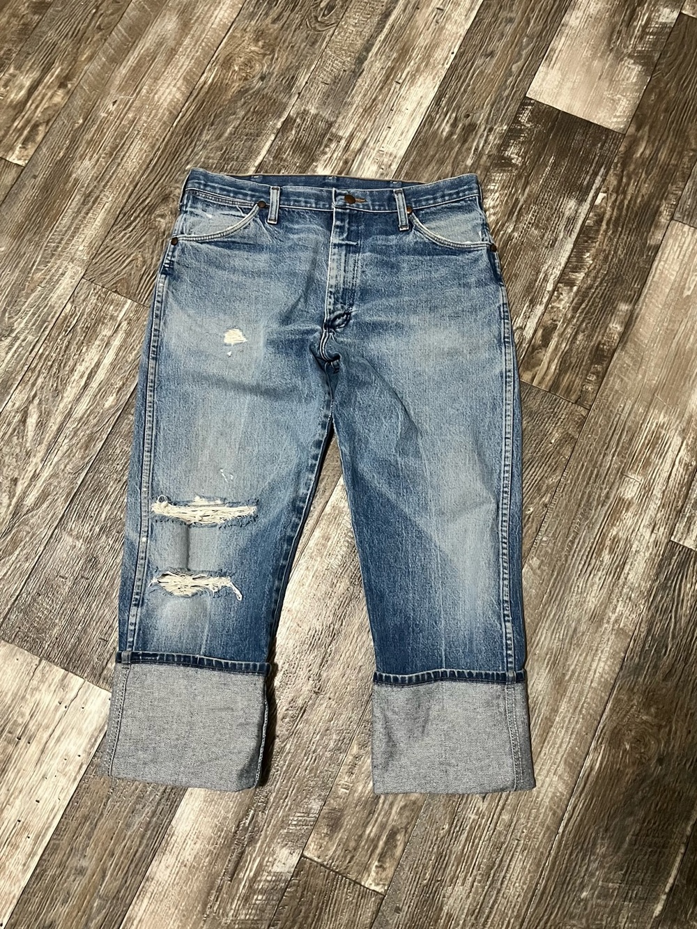Wrangler Men's Light Blue Relaxed Distressed Cuffed Jeans